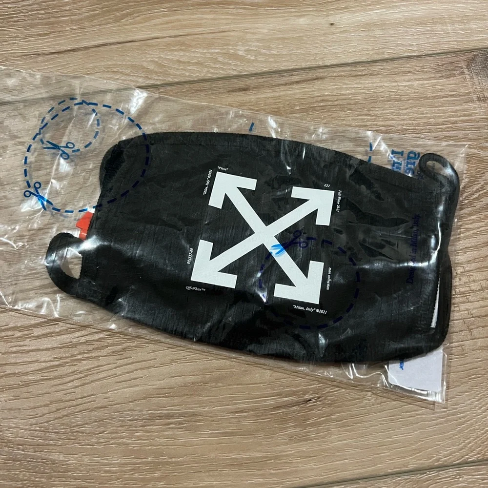 Off-White Black Arrows Face Mask